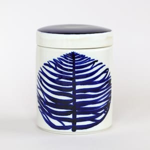 Vintage Arabia Finland Marmalade Jar: Esteri Tomula Leaf Design