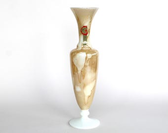 Jarrón Stelvia de vidrio opalino: estilo italiano de mediados de siglo con tonos ámbar iridiscentes.