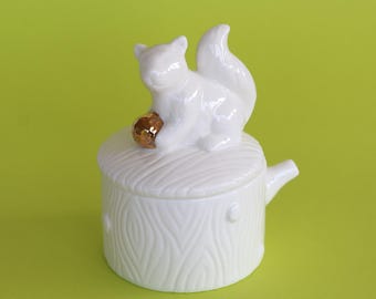 Anthropologie Rare White and gold Ceramic Squirrel Nesting Measuring Cups Discontinued