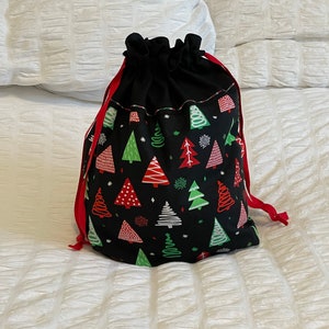 Sac cadeau de Noël | Sac cadeau arbre de Noël | Sac de rangement |  Sac cadeau réutilisable | Sac à cordon doublé |  Sac à friandises | Sac de Noël en tissu