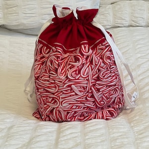 Sac cadeau de Noël | Sac cadeau en canne de bonbon | Sac de rangement |  Sac cadeau réutilisable | Sac à cordon doublé |  Sac à friandises | Sac de Noël en tissu