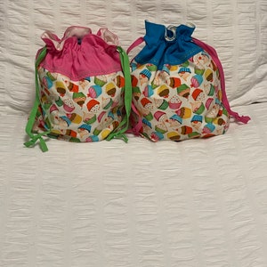 Sac cadeau cupcake |   Sac à cupcakes |  Sac de rangement pour petits gâteaux |   Cadeau réutilisable | Sac cadeau en tissu |  Cadeau petit gâteau | Sac cadeau d'anniversaire