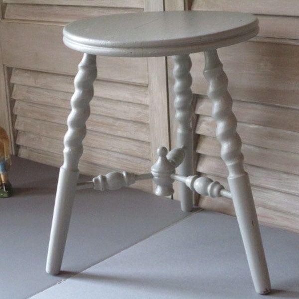Lightly chipped painted wood stool / spindel stool / aged round top spindel table / lamp stool / vintage wood stool / pastel grey wood stool