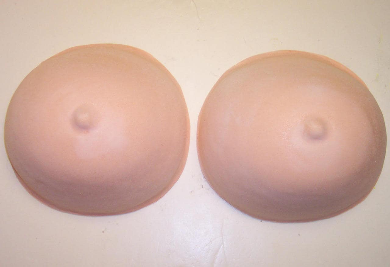 Second pair of breasts