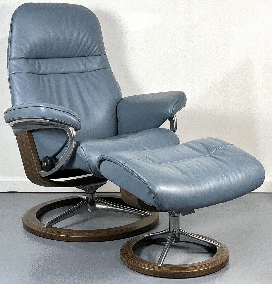 Ekornes Stressless Signature Base Blue Leather Small sunrise Recliner