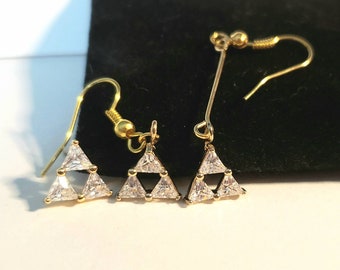Boucles d'oreilles Golden Legend of Zelda Triforce - Puces et pendentifs