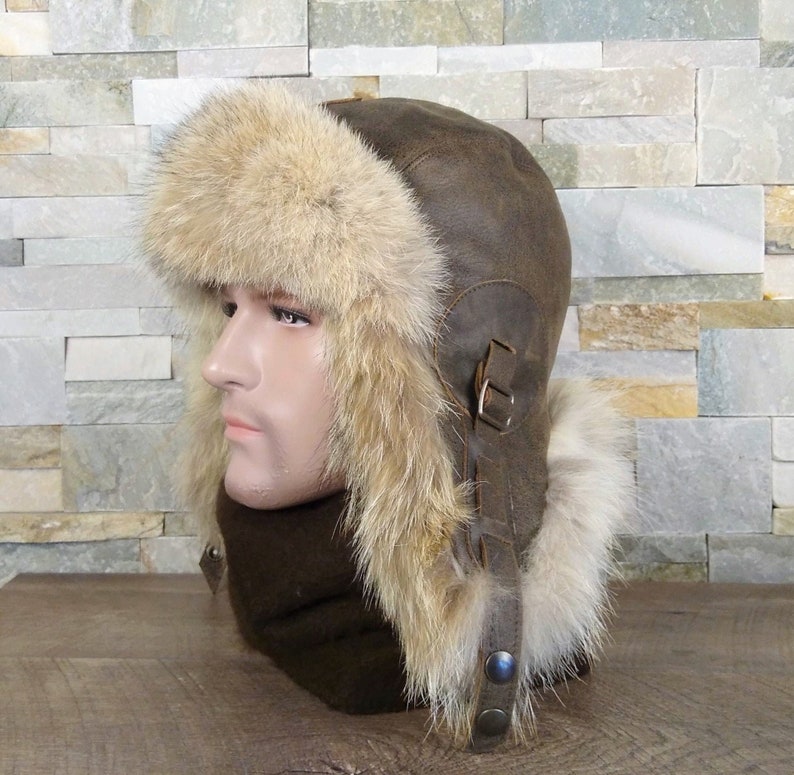 Herren Coyote Pelz Aviator Hut, Ushanka, aus echtem braunem Leder und recyceltem Coyote Pelz, Simon Model, CA55 Bild 1