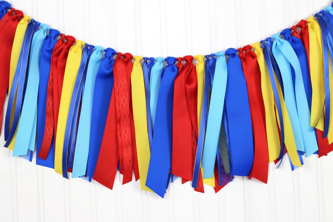 Guirlande de ruban rouge, royal, jaune et bleu ciel Guirlande de rubans de  cirque de carnaval Décoration d'anniversaire de super-héros -  France