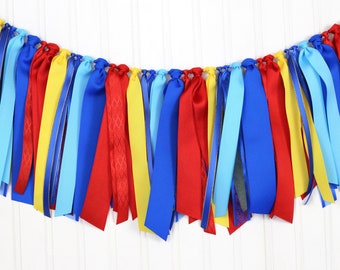 Guirlande de ruban rouge, royal, jaune et bleu ciel | Guirlande de rubans de cirque de carnaval | Décoration d'anniversaire de super-héros