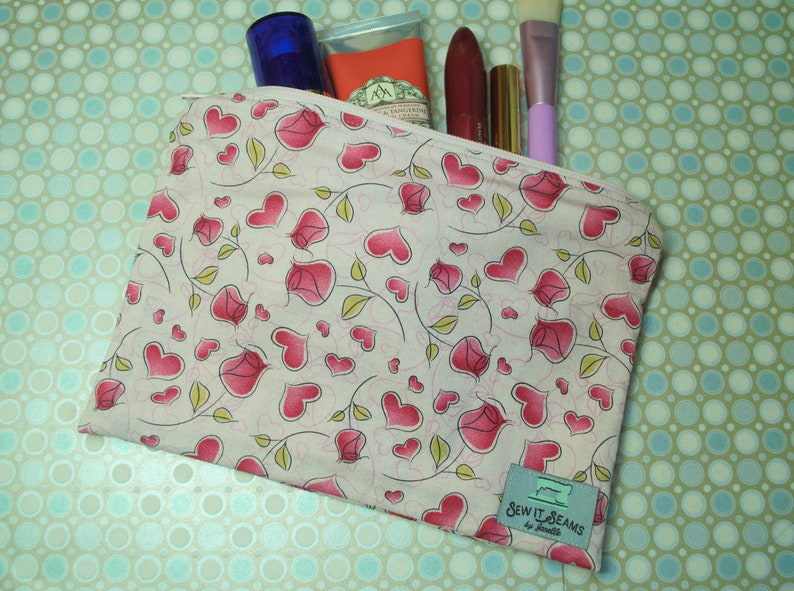 Hearts and roses zipper pouch Large image 1