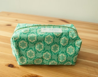 Green flowers boxy zip bag-Large