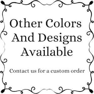 Pu&ograve; includere: Immagine quadrata con un bordo decorativo nero. Il testo "Other Colors And Designs Available" &egrave; centrato, con "Contact us for a custom order" sotto. Tutto il testo &egrave; in un carattere pulito, senza grazie.