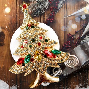 Porta credencial retráctil con diseño de árbol de Navidad: ideal para enfermeras y personal de oficina.
