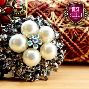 Lovely Crystal Pearl Badge Reel, Gorgeous Badge Clip, Badge Holder Nurse, ID Badge Holder, Badge Reel Retractable, Gift for Doctor