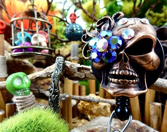 Porta credenciales con calavera de diamantes de imitación, carrete para credenciales de Halloween, clip retráctil para credenciales, ideas de regalo para enfermeras en Halloween, carrete para credenciales de identificación, extractor de credenciales