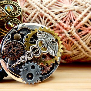 Badge Holder Steampunk, Caduceus Retractable Badge Clip, Doctor ID Badge Reel, Medical School Graduation, Male Badge Holder, Nurse Jewelry