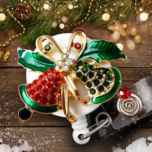 Porta credencial navideño retráctil con diseño de campanas navideñas y diamantes de imitación para enfermeras