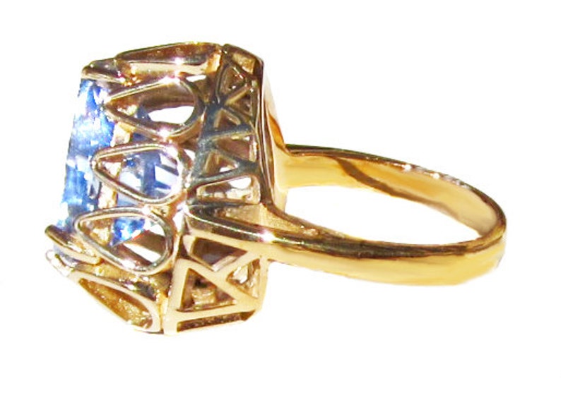 Huge Designer Swiss Blue Topaz Trillion & Gold 1960s Ring image 4