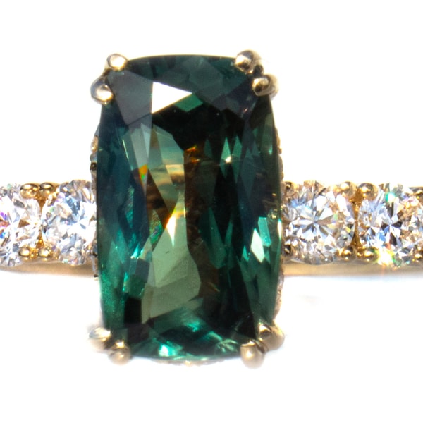 2.85 carat Natural AAA Alexandrite 18K Ring