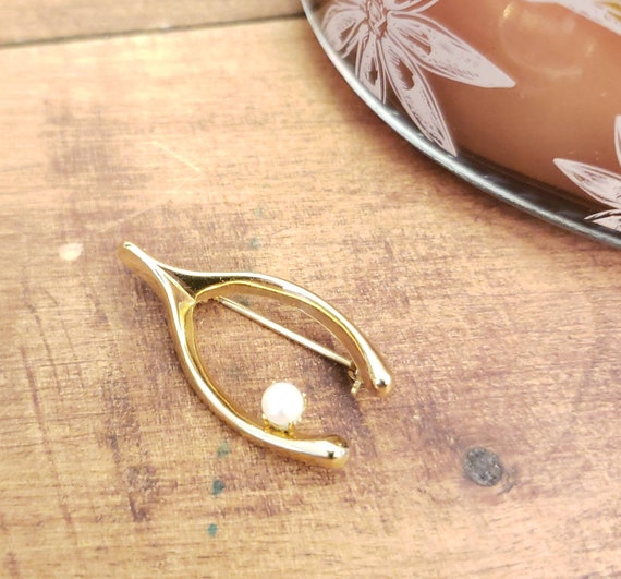 Wishbone brooch deals