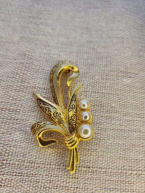 Damascene Floral with Faux Pearl Brooch - image 1