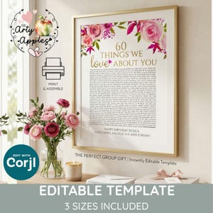 Könnte beinhalten: Ein gerahmter Kunstdruck mit dem Titel 60 THINGS WE LOVE ABOUT YOU, verziert mit rosa Blumenillustrationen oben, einer Textliste und den Namen JESSICA, DEREK, ANGELA, SUE UND JORDAN. Der Druck wird mit einer Glasvase mit rosa Blumen gezeigt.