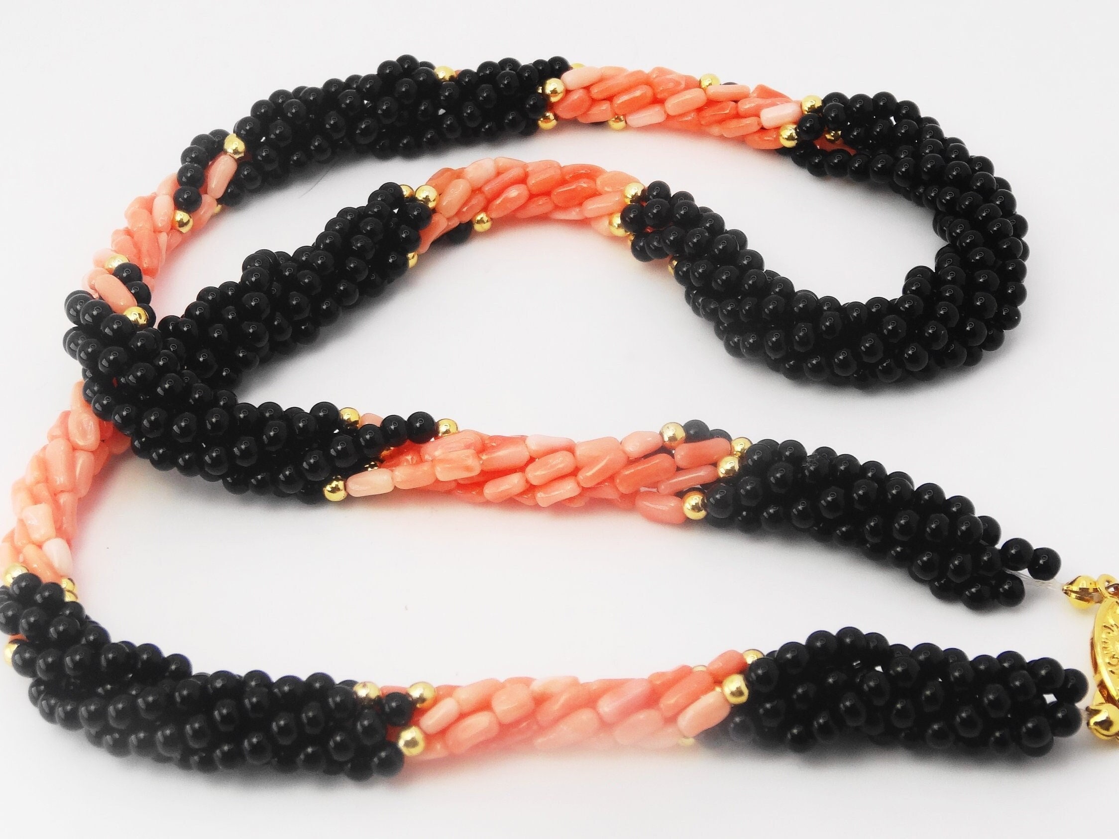 エンジェルスキンコーラル＆オニキスツイストストランドネックレス·ゴールドフィルド エンジェルスキン コーラル＆オニキス ツイストストランドネックレス