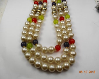 Gorgeous 1980s vintage stranded faux pearl and gems necklace