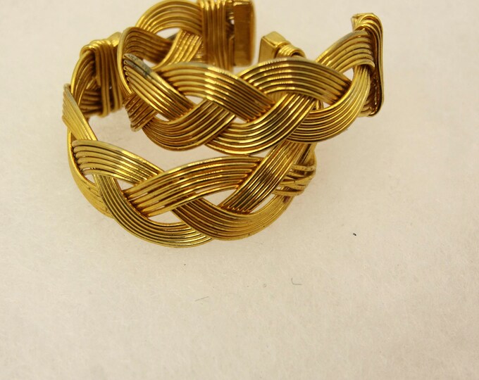 plaited gold tone 1980s hoops