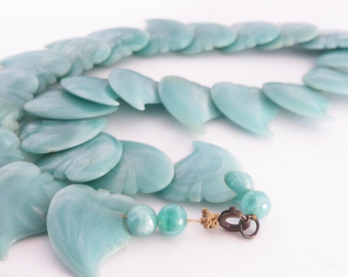 A beautiful marbled Lucite turquoise necklace