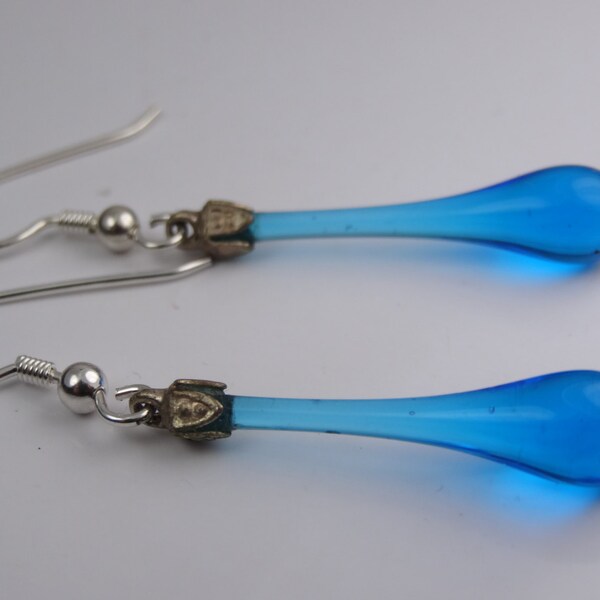 Stunning vintage bristol blue earrings, with silver settings and wires,