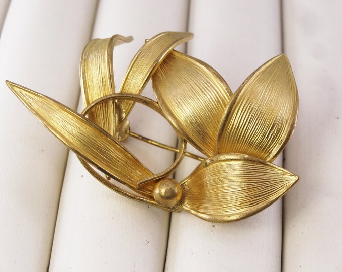 Beautiful vintage flower brooch