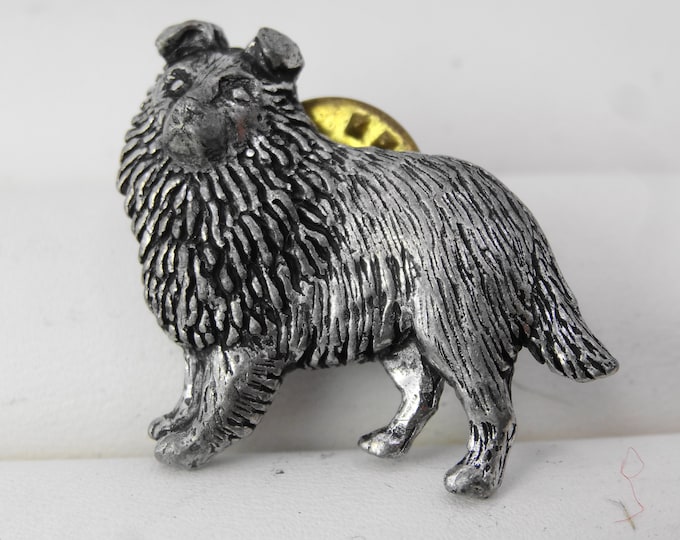 Beautiful pewter sheepdog lapel/shawl pin - A R Brown