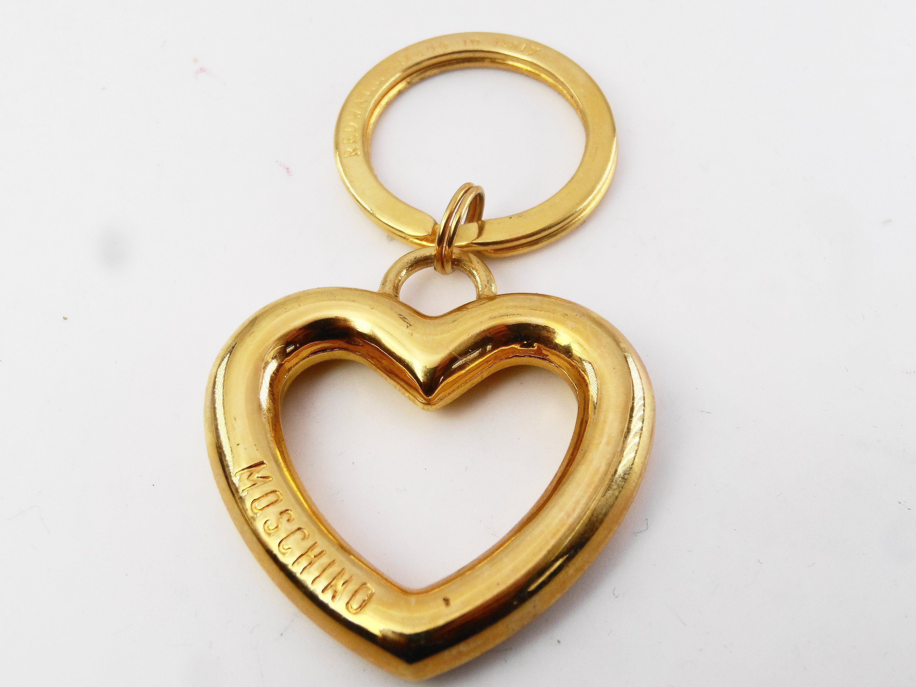 【関税＆送料込み】Moschino Keyrings Beautiful Classic Moschino Redwall Heart Vintage Keyring - Etsy
