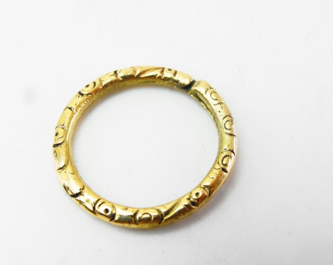 14Ct Yellow Gold Chased Split ring
