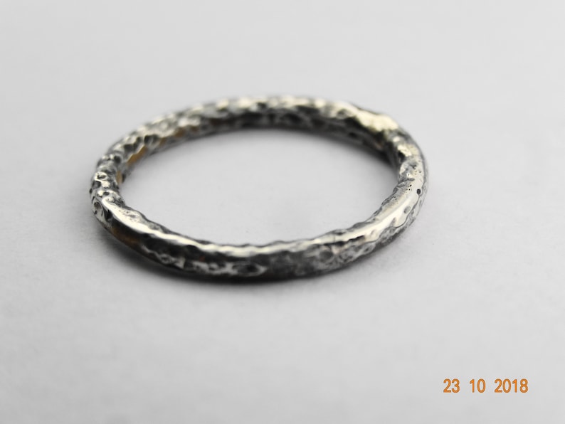 Stunning vintage sterling silver engraved band ring