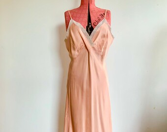 vintage Français Rose Duchesse Satin Biais Cut Full Slip Mae West UK14