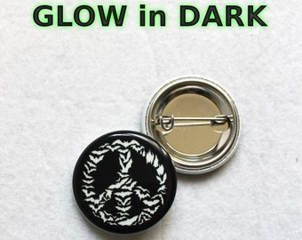 GLOW Button PEACE symbol made of bats, 32 mm