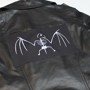 GLOW Backpatch SKELETTBAT, 22 cm x 11 cm