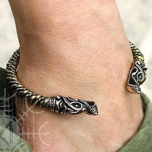 Viking Bracelet, Wolf Heads Bracelet, Ragnar Bracelet, Handmade Nordic Bracelet, Brass Twisted Wire Arm Ring