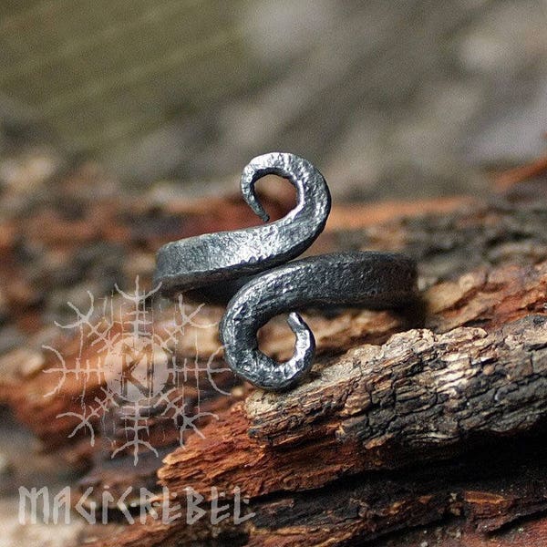 Gesmede ijzeren ring, Jormungandr-ring, oneindigheidsring, heidense ring, Viking-ring, slang Nordic handgemaakte ring