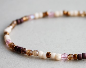 Bracciale beige chiaro, rosa, marrone e bronzo - Bracciali con perline Boho - Gioielli autunnali - Perline da 3 mm - Elastico