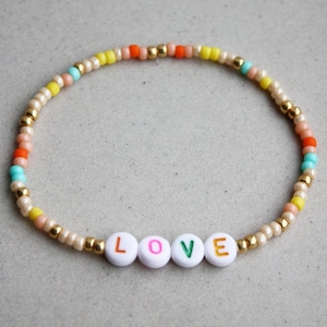 Pulsera personalizada con nombre arcoíris - Pulseras coloridas con palabras personalizadas - Accesorios de verano - Joyería de la amistad