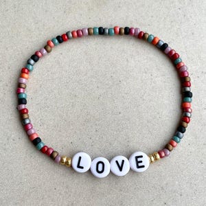 Nome PERSONALIZADO | Palavra | Pulseira Inicial - Pulseiras de miçangas personalizadas - Presentes de amizade - Elástico