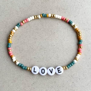 Pulsera con palabra personalizada - Joyas personalizadas - Nombre - Inicial - Pulsera de cuentas