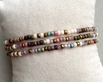 Set di braccialetti Boho - Rosa, verde, marrone, viola, beige e bronzo - 3 braccialetti - perline piccole - impilabili