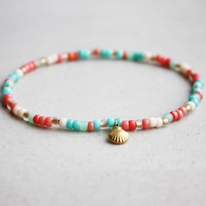 Elastisches Perlenarmband mit 3mm Perlen in Korallenrosa, Türkis, Mint & Hellbeige - Strand Armband - Sommer Schmuck