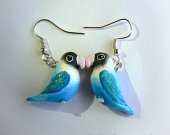 Boucles d'oreilles petits inséparables bleu et blanc à tête gris foncé - Agapornis personatus - oiseau passion - idée cadeau - ornithologie