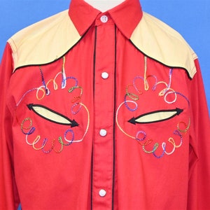 Camisa de cowboy Karman Western Rainbow Stitch Pearl Snap, tamanho médio, anos 50, para jovens