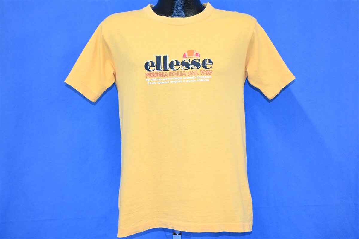 Camiseta amarilla con el logotipo de la marca de ropa deportiva italiana Ellesse Perugia Italia de los anos 90 talla mediana Etsy Mexico